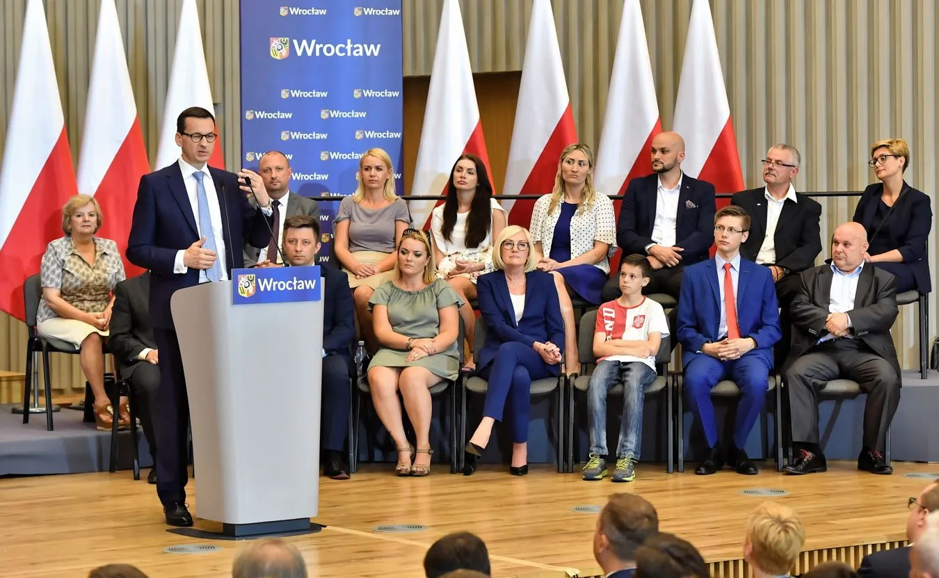 Morawiecki: Jesteśmy wściekle atakowani przez media