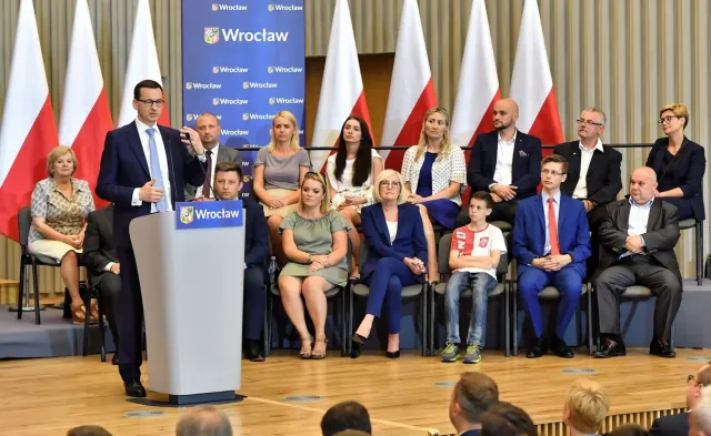 Morawiecki: Jesteśmy wściekle atakowani przez media