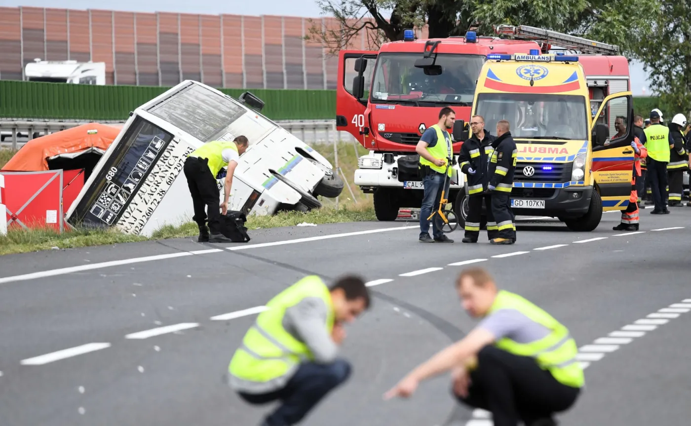 Wypadek autobusu w Konstantynowie. Ofiary śmiertelne i wielu rannych