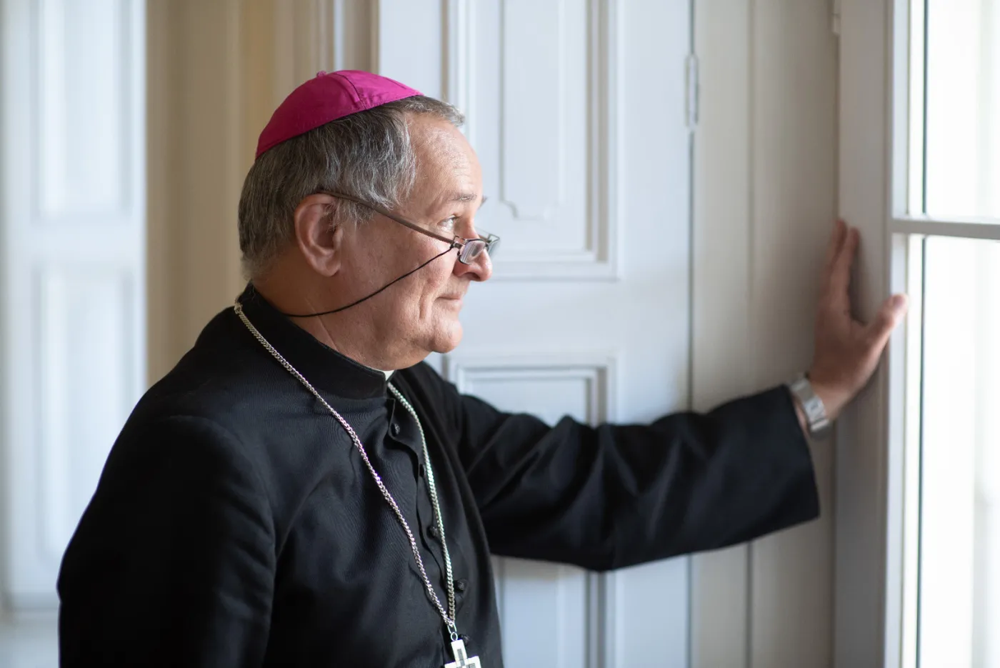 Ks. Janocha: Księża nie są z Księżyca. Homoseksualizm jest problemem wśród kapłanów