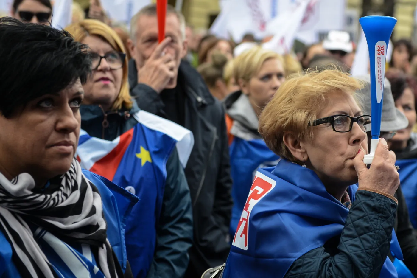 3673463-protestujacy-przed-kprm.jpg