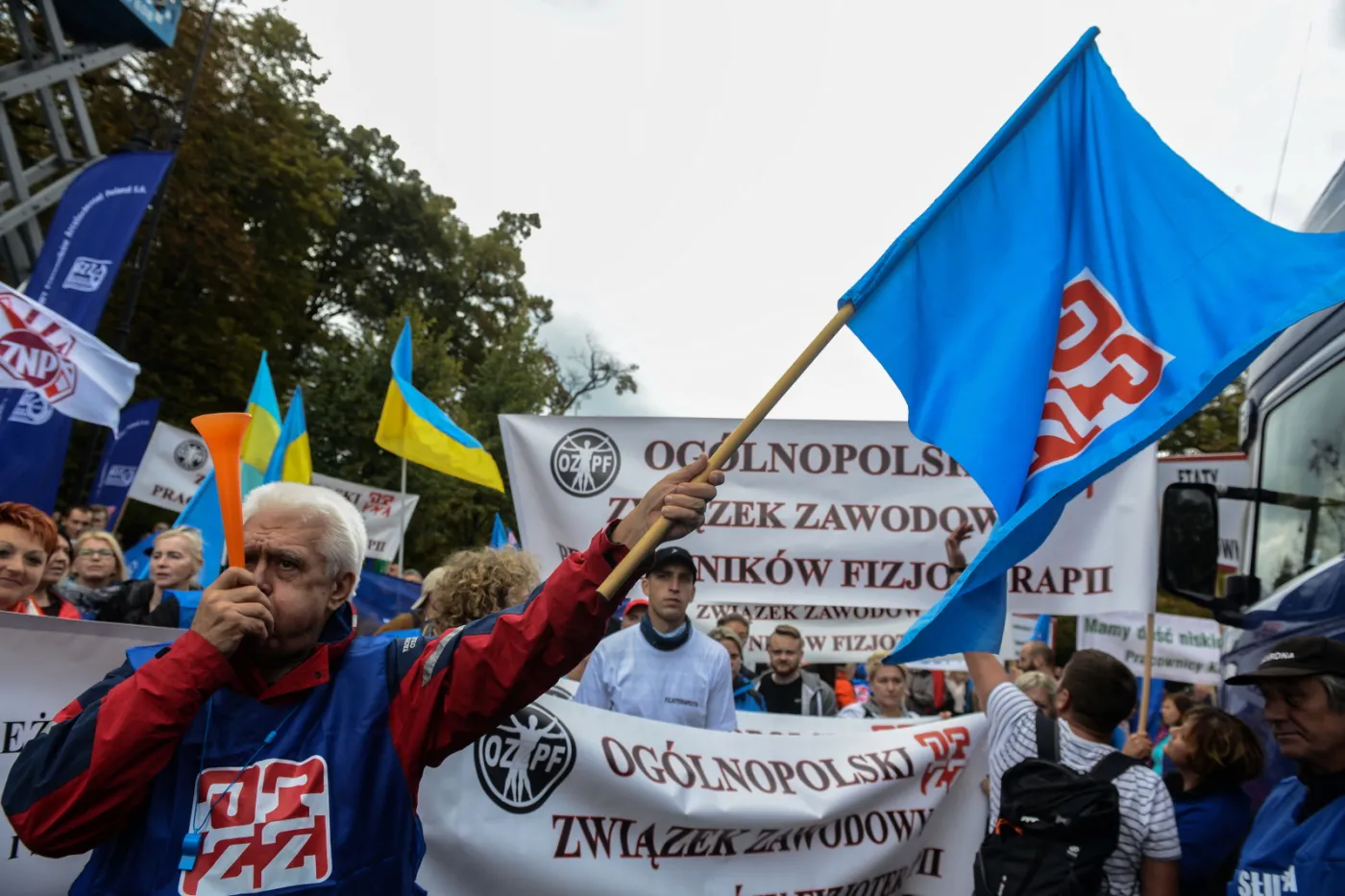 3673479-protestujacy-przed-kprm.jpg