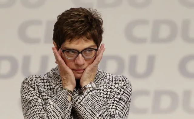 Kim jest Annegret Kramp-Karrenbauer, która zastąpi Angelę Merkel w roli szefowej CDU [SYLWETKA]