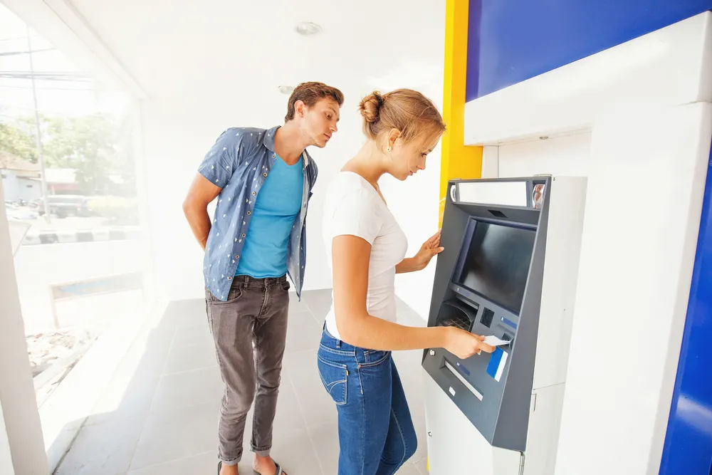 Każdy może poznać twój PIN do karty. Wystarczy smartfon z nakładką za 250 dolarów
