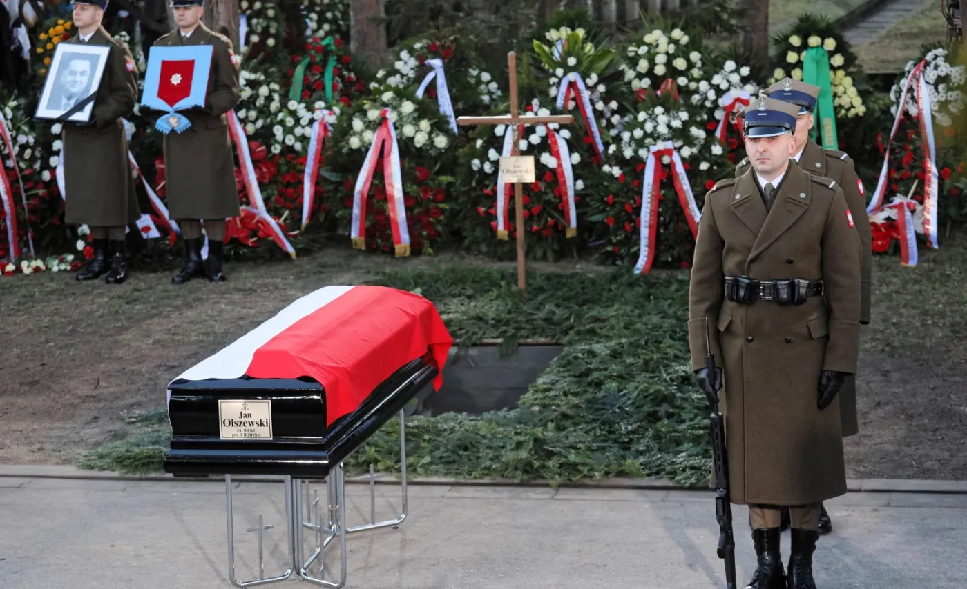 "Czlowiek honoru, pełen skromności i uczciwości". Sejm przyjął uchwałę upamiętniającą byłego premiera Jana Olszewskieg