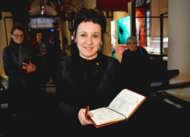 Olga Tokarczuk przekazała Muzeum Nagrody Nobla kalendarz z 2018 roku z osobistymi zapiskami