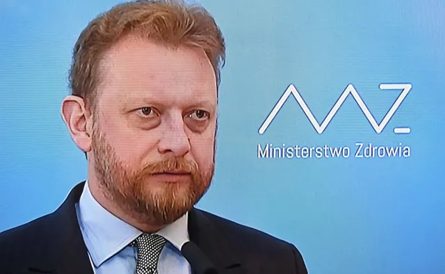 Szumowski: Powoli powinniśmy iść w kierunku obowiązkowych maseczek