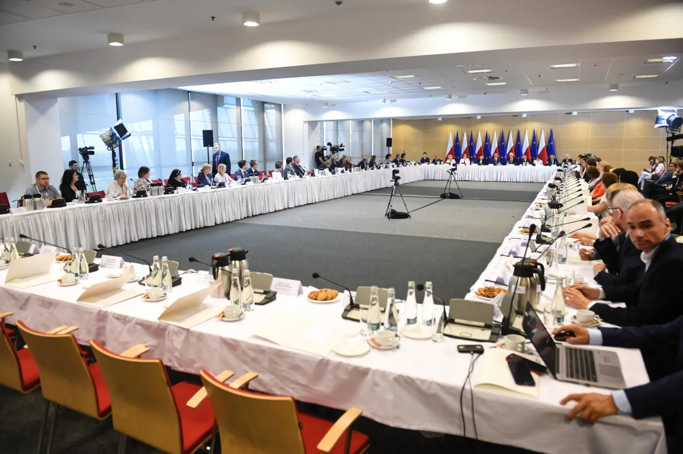 Kopcińska zaprasza do okrągłego stołu. "Jesteśmy otwarci na dialog"