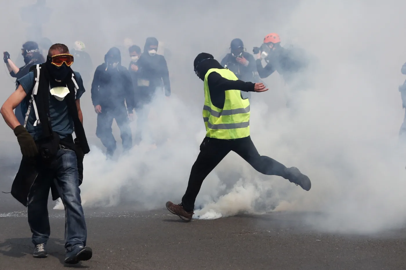 We Francji manifestowało 15,5 tys. "żółtych kamizelek"