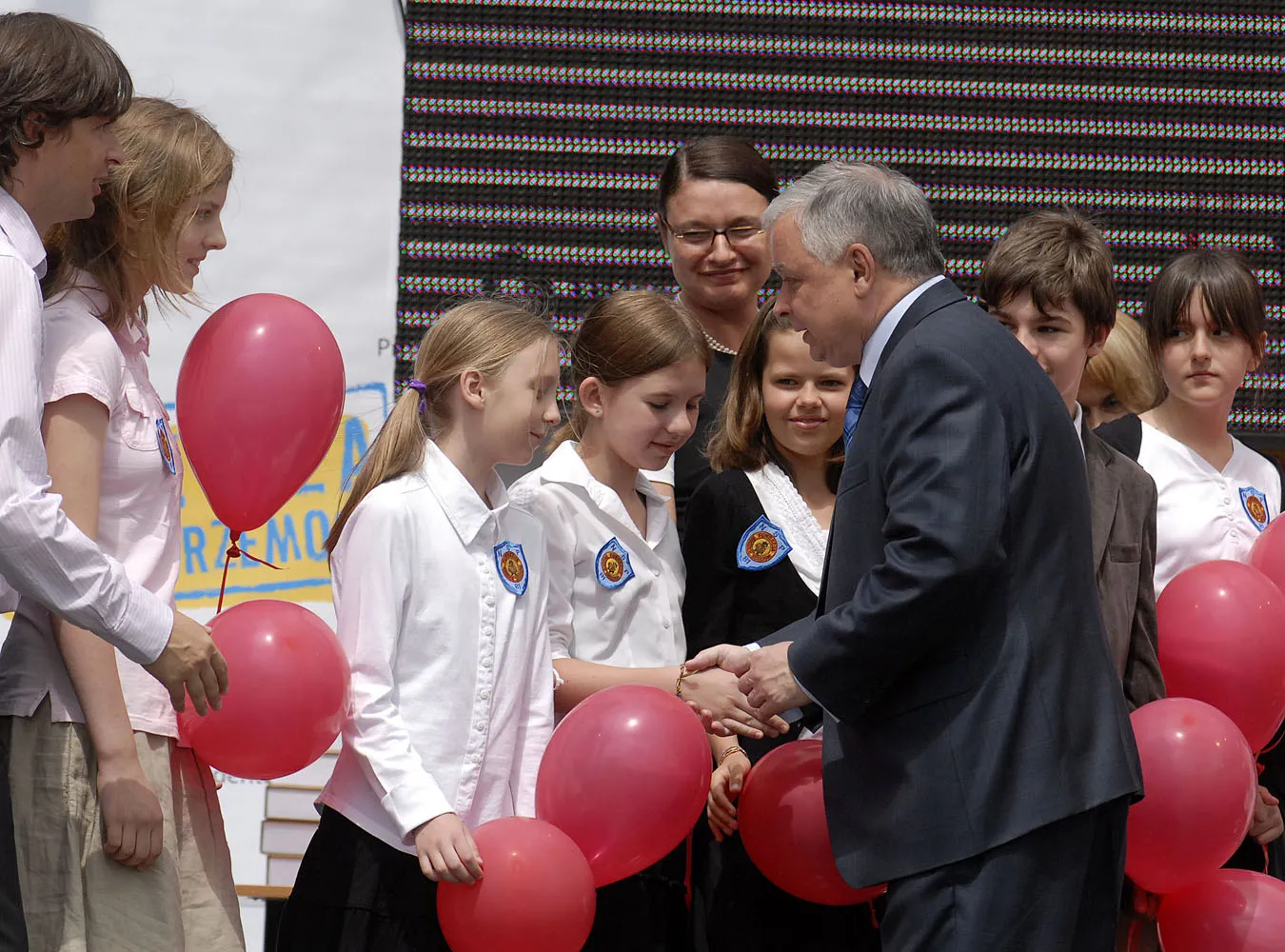 Prezydent Lech Kaczyński broni polskich uczniów