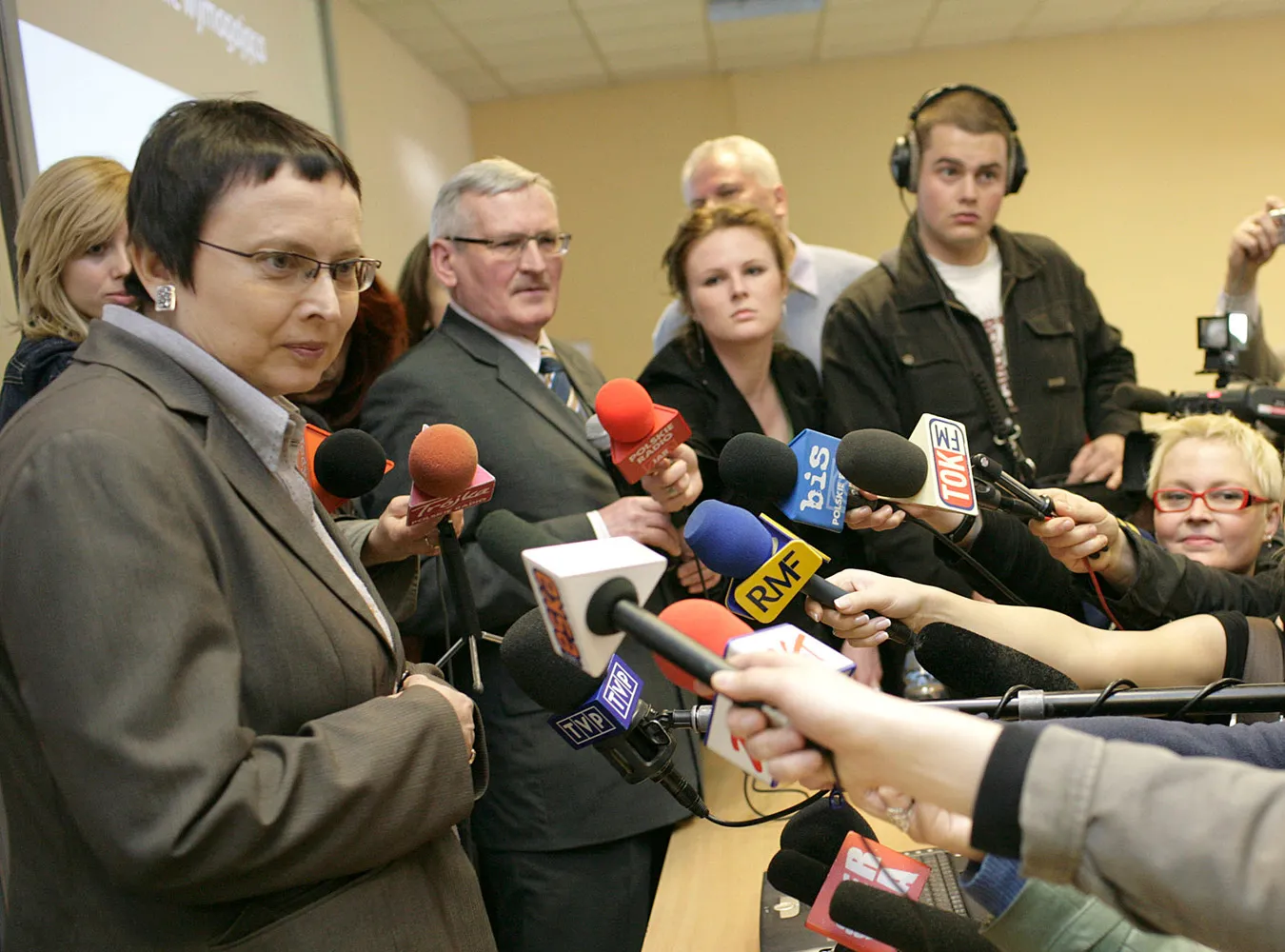 Projekt listy lektur szkolnych, który pokazała Katarzyna Hall, szefowa resortu  edukacji, zakłada, że uczniowie będą czytać jedynie fragmenty wybranych książek