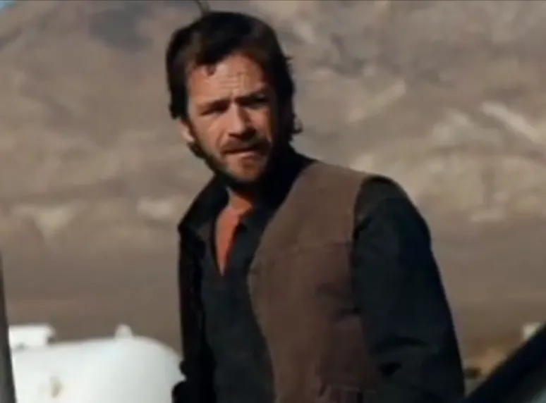 Luke Perry w klipie piosenki  quot;Happy Birthday Guadalupe quot; zespołu The Killers