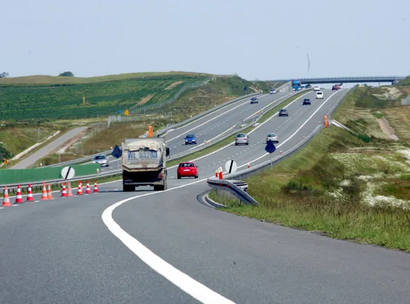 Rząd zabiera pieniądze na słynną autostradę