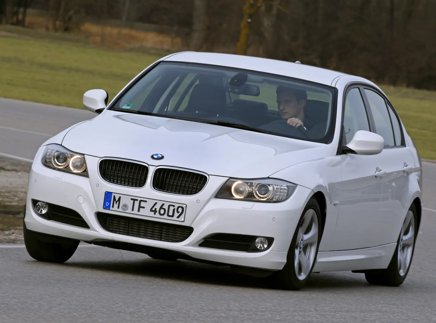 bmw_320d_1_15_281171a_707747.jpg