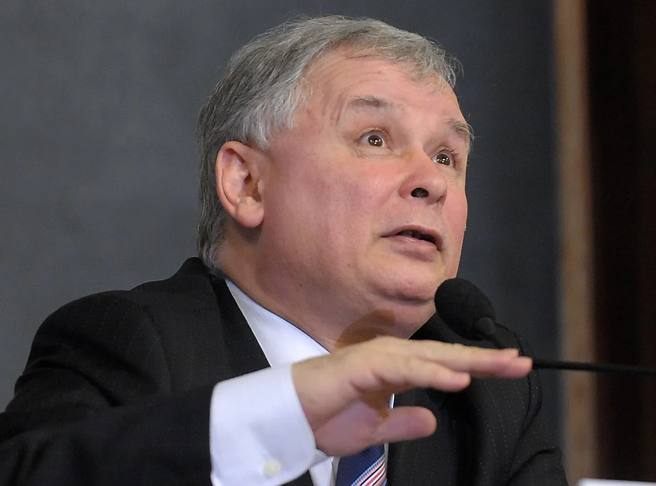 Prezes PiS: PO niszczy prezydenta
