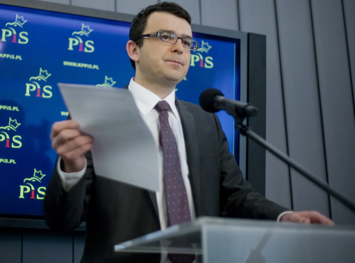 Poseł PiS pyta o finansowe zależności w PO