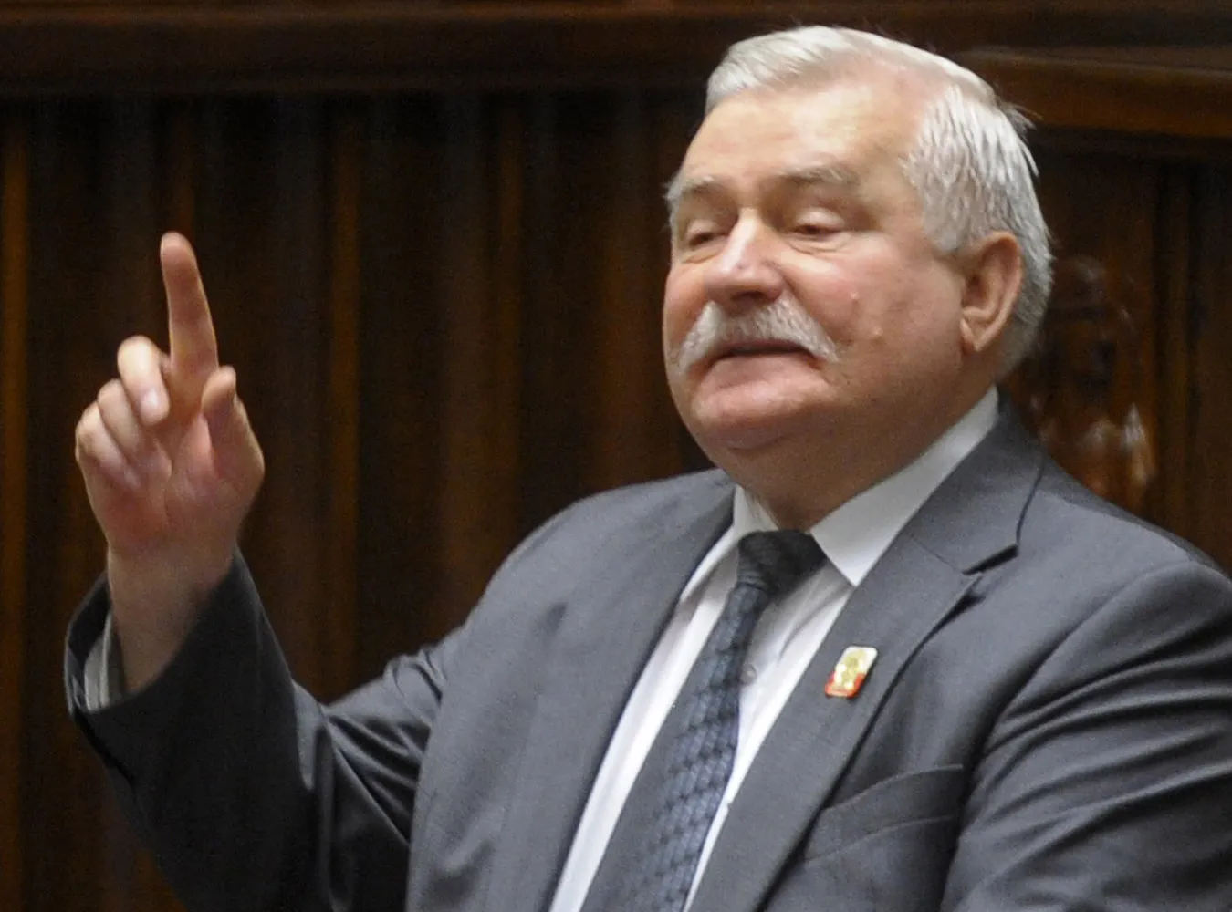 WałesaKaczyńscy puścili bąka. Muszą przeprosić