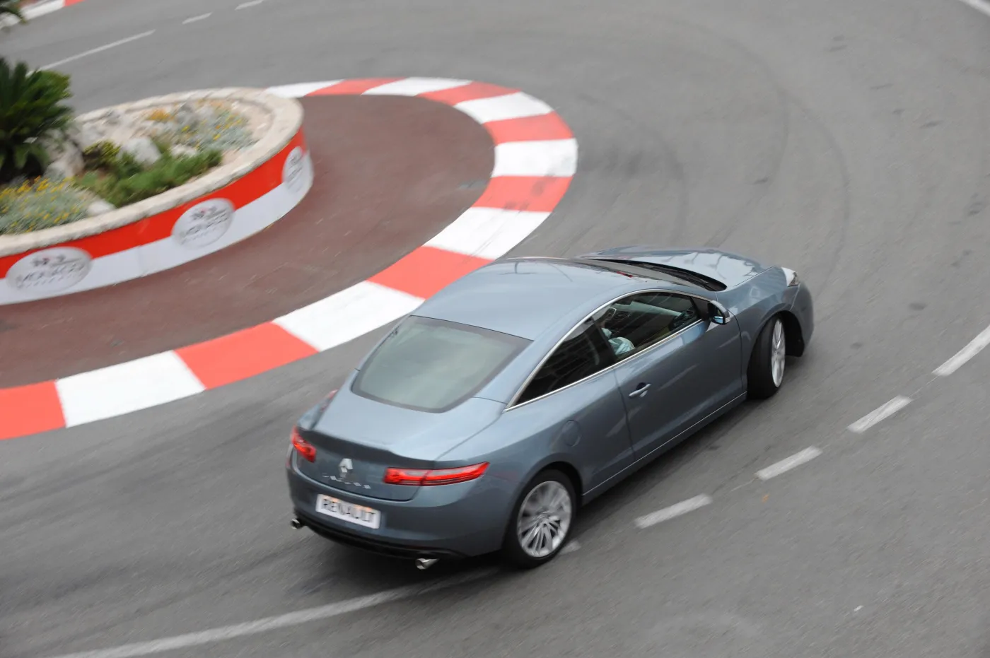 fr_renault009_88640a_298717.jpg