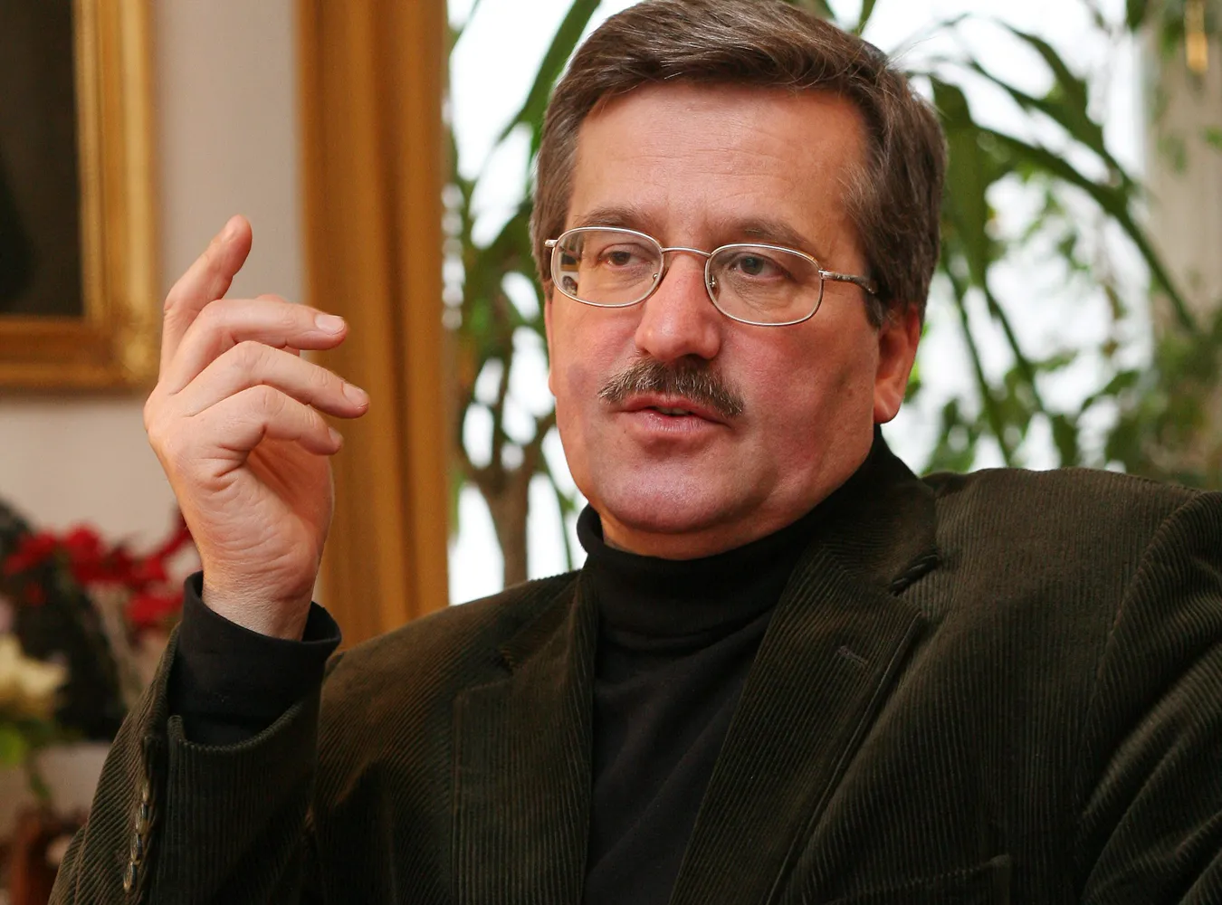Komorowski Najprościej by było, gdyby prezydent sam zrzekł się immunitetu