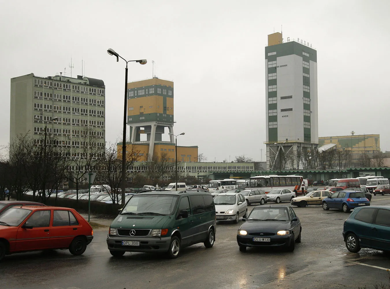 POLKOWICE

WYPADEK W KOPALNI RUDNA SPOLKI KGHM . NZ ZAKLADY GORNICZE RUDNA GDZIE W WYPADKU ZGINAL ROBERT URBAN  

KOPALNIA POLKOWICE RUDNA GLOGOW KGHM MIEDZ  SMIERC WYPADEK 

22022007

FOT. TOMASZ GOLA