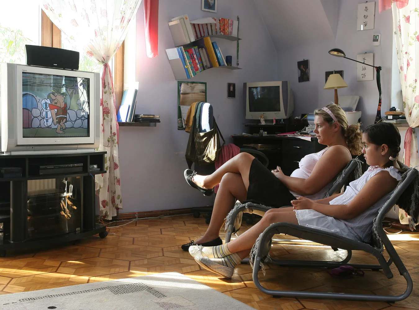 telewizja ogladanie

matka z dzieckiem rodzina

warszawa 26 09 2006

fot tomasz ozdoba