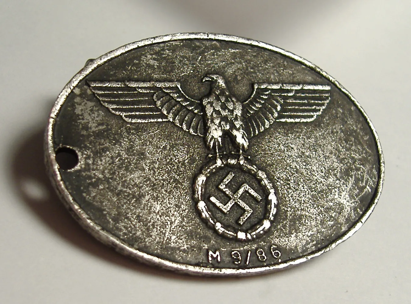 Firma z Wrocławia produkuje nazistowskie pamiątki