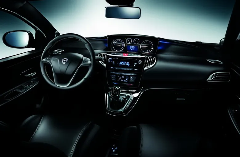 1931001-lancia-ypsilon-nowa-9.jpg