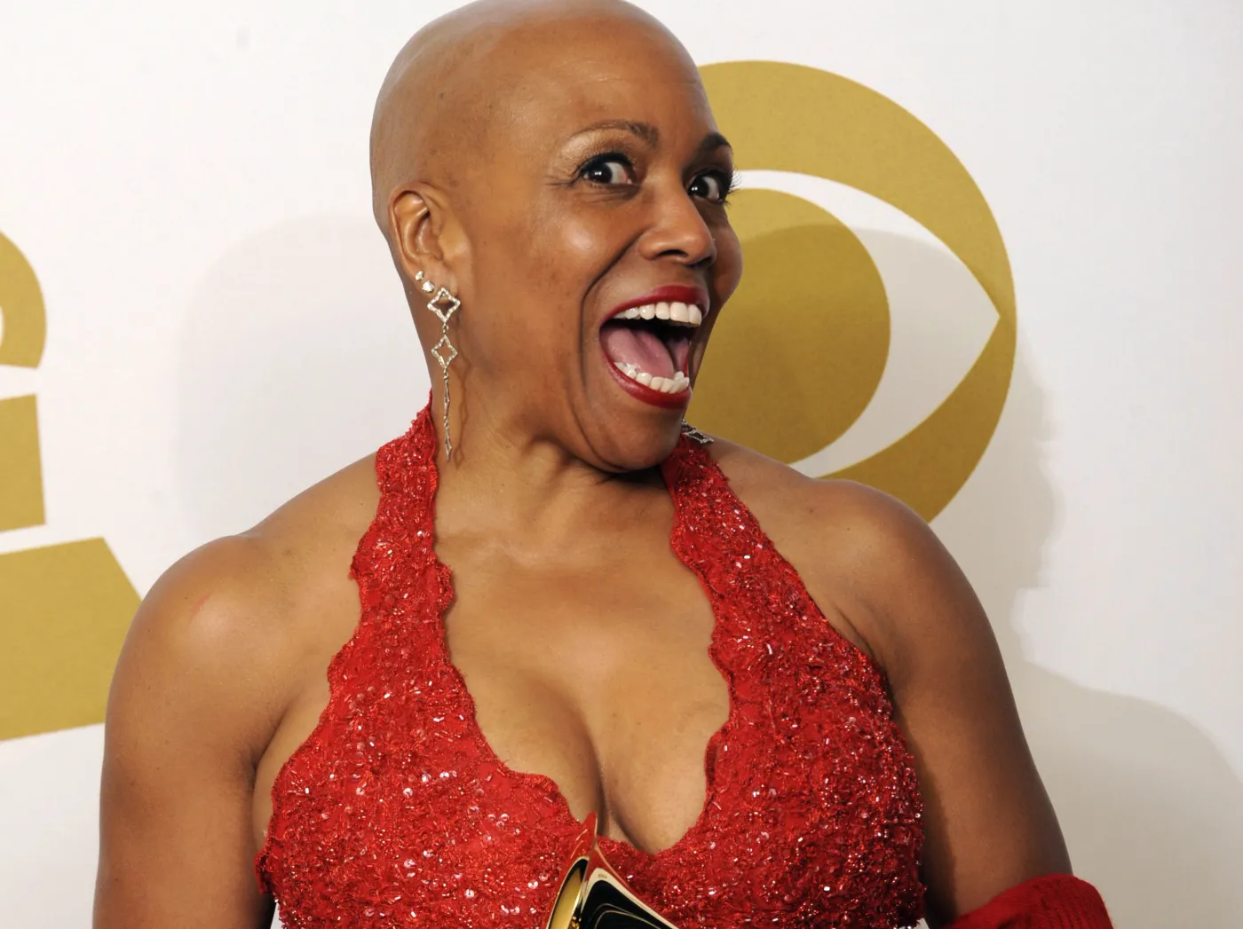 1815134-dee-dee-bridgewater.jpg