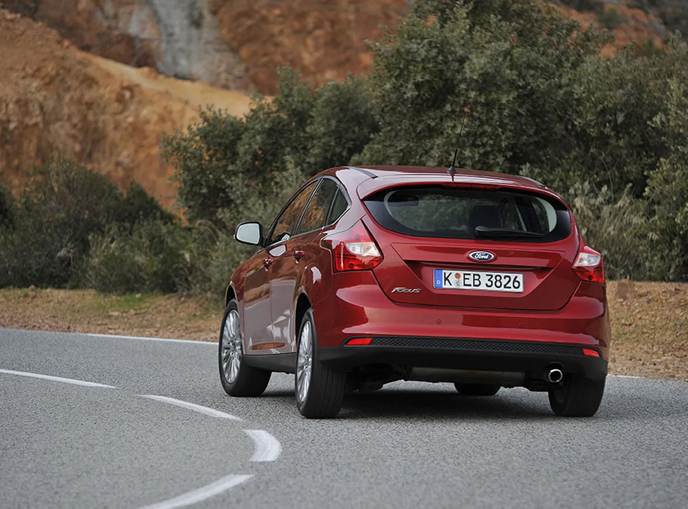 1826873-allnewfordfocus-006.jpg