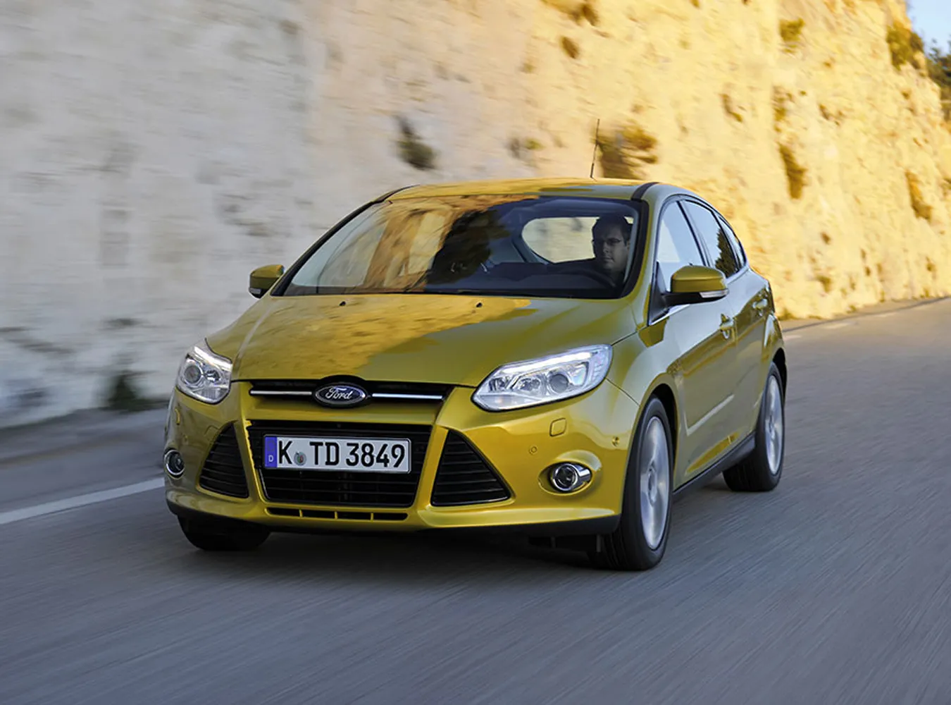 1827137-allnewfordfocus-024.jpg