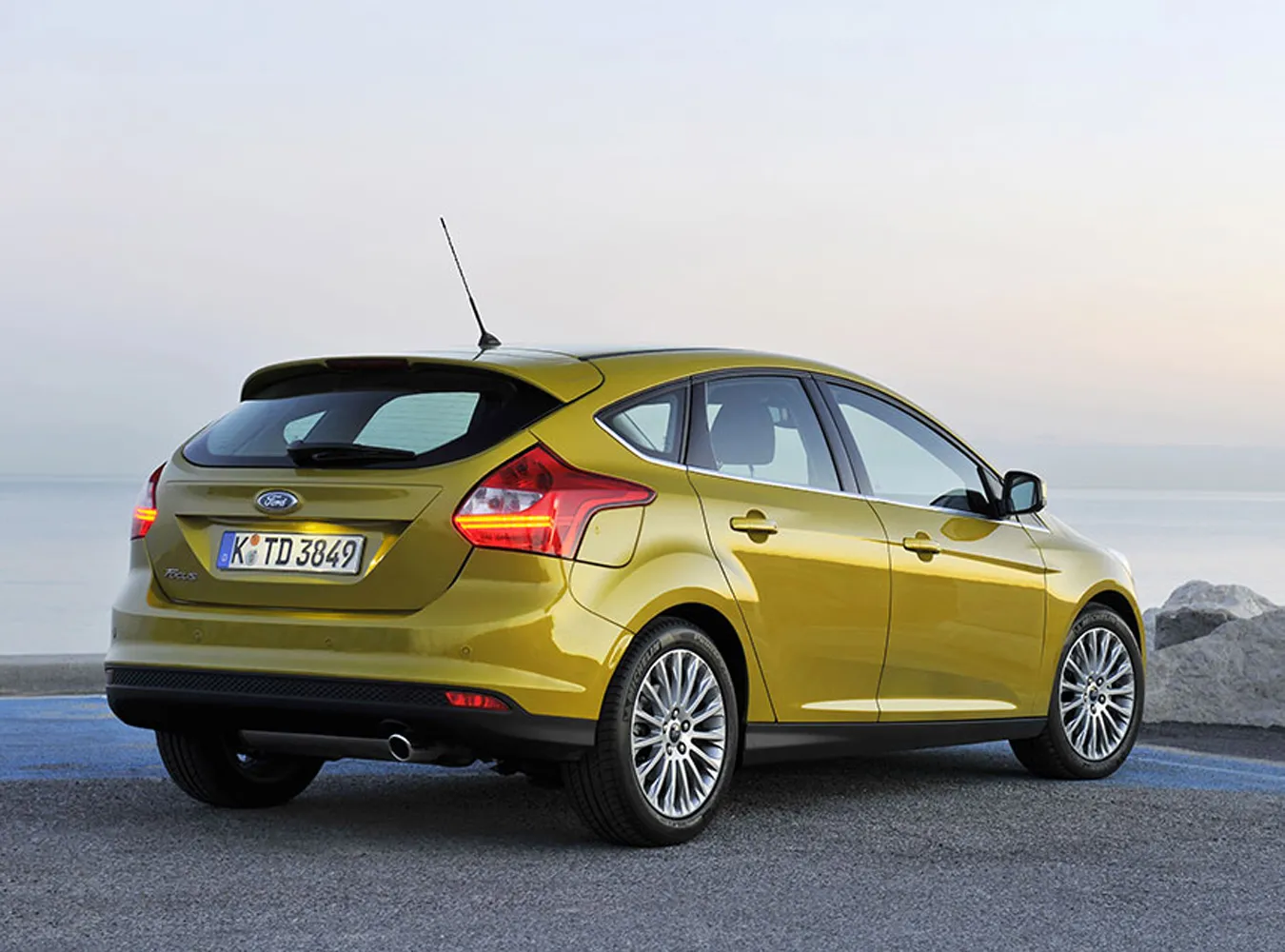 1827233-allnewfordfocus-032.jpg