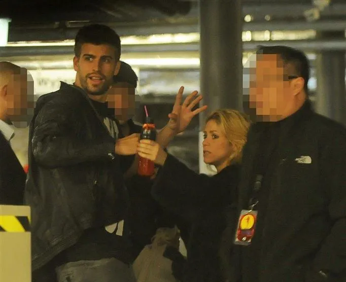 Shakira na parkingu
