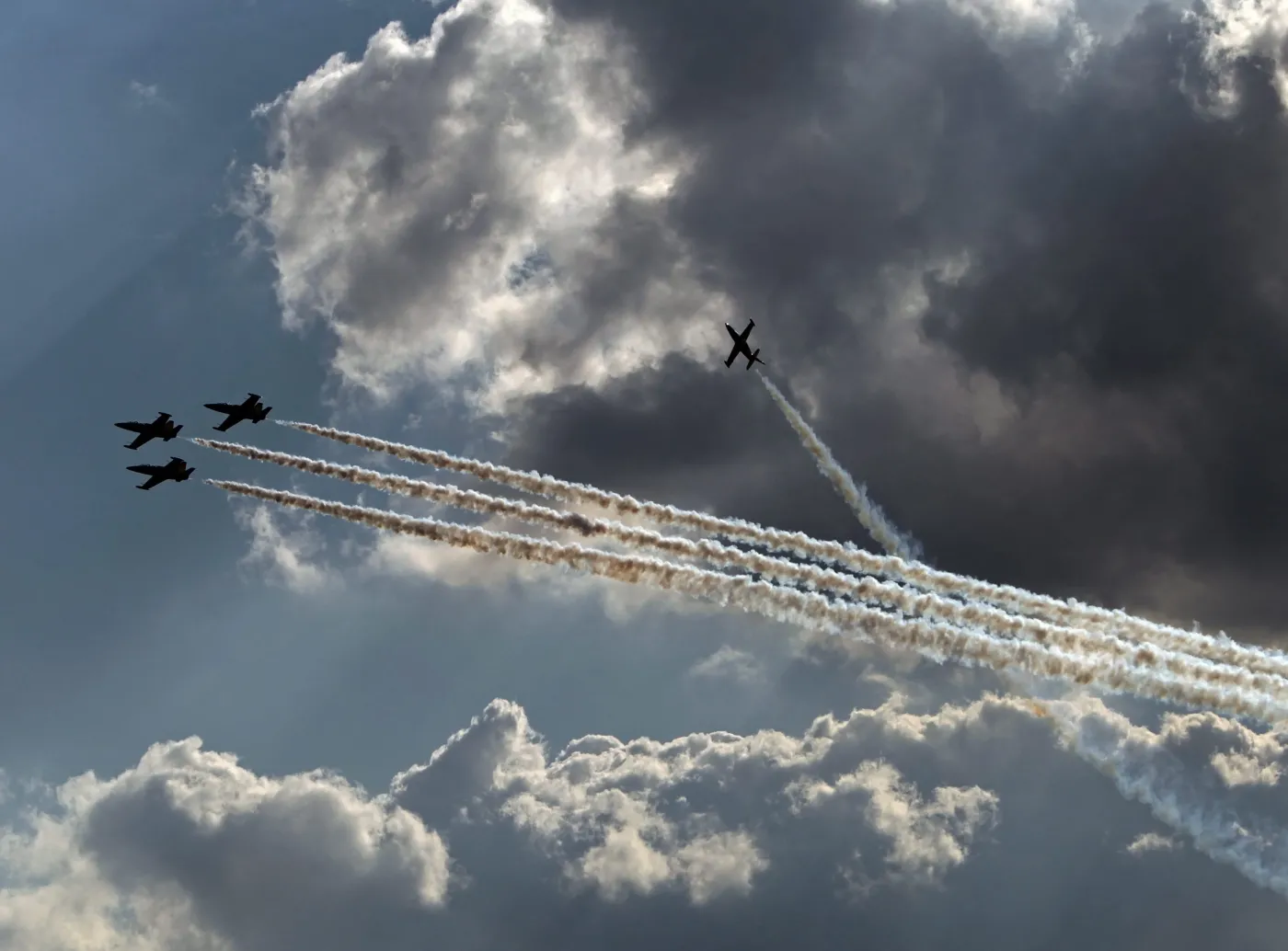2391993-trzy-mysliwce-mig-29.jpg