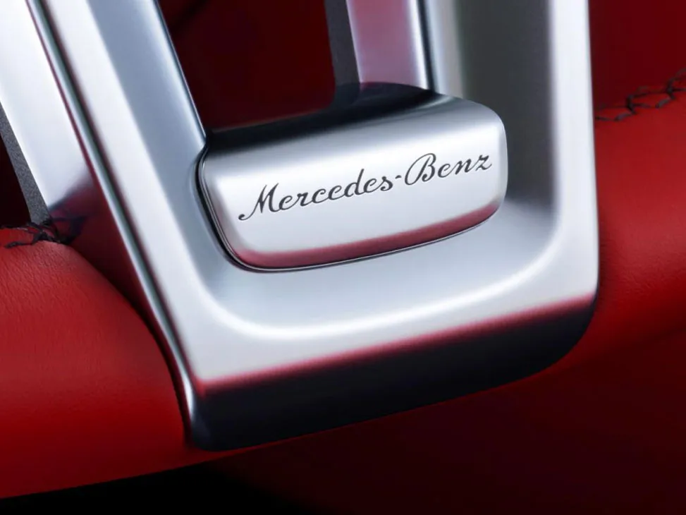 2859669-34-2012-mb-sl-leak2.jpg