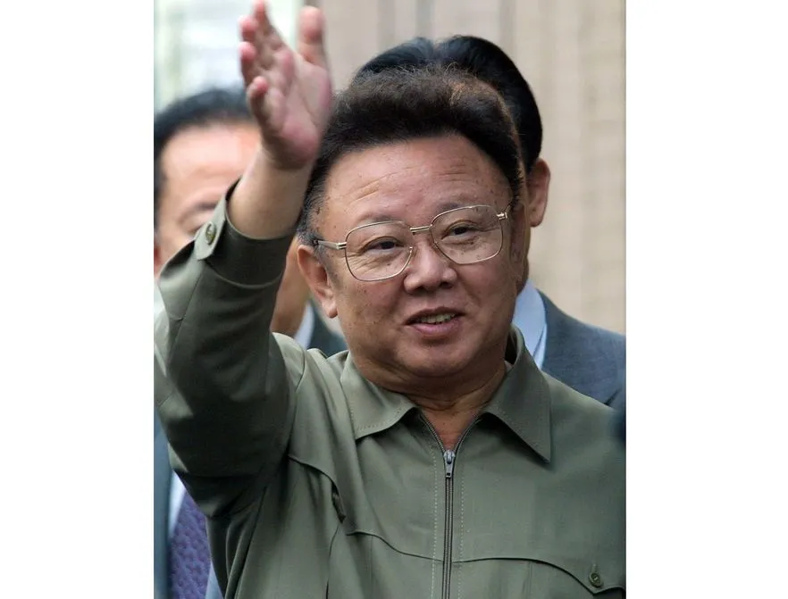 2876562-kim-pozdrawia-pionowo.jpg