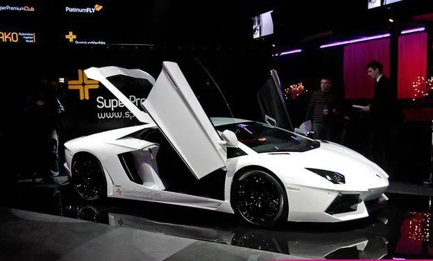  Lamborghini aventador LP 700-4 