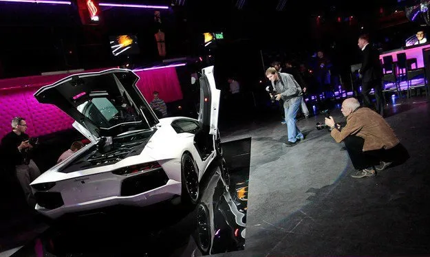  Lamborghini aventador LP 700-4 