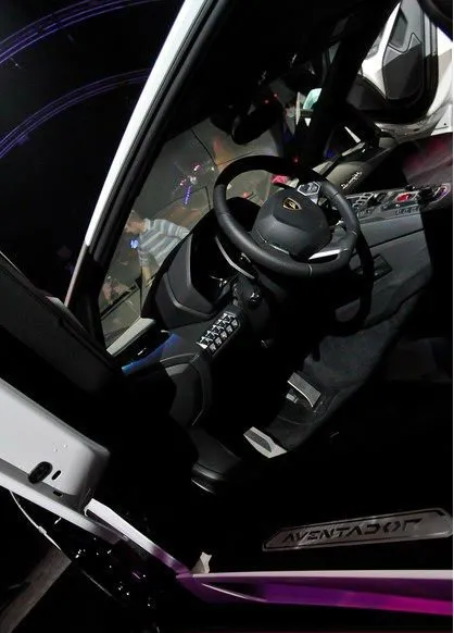 3308732-lamborghini-aventador.jpg