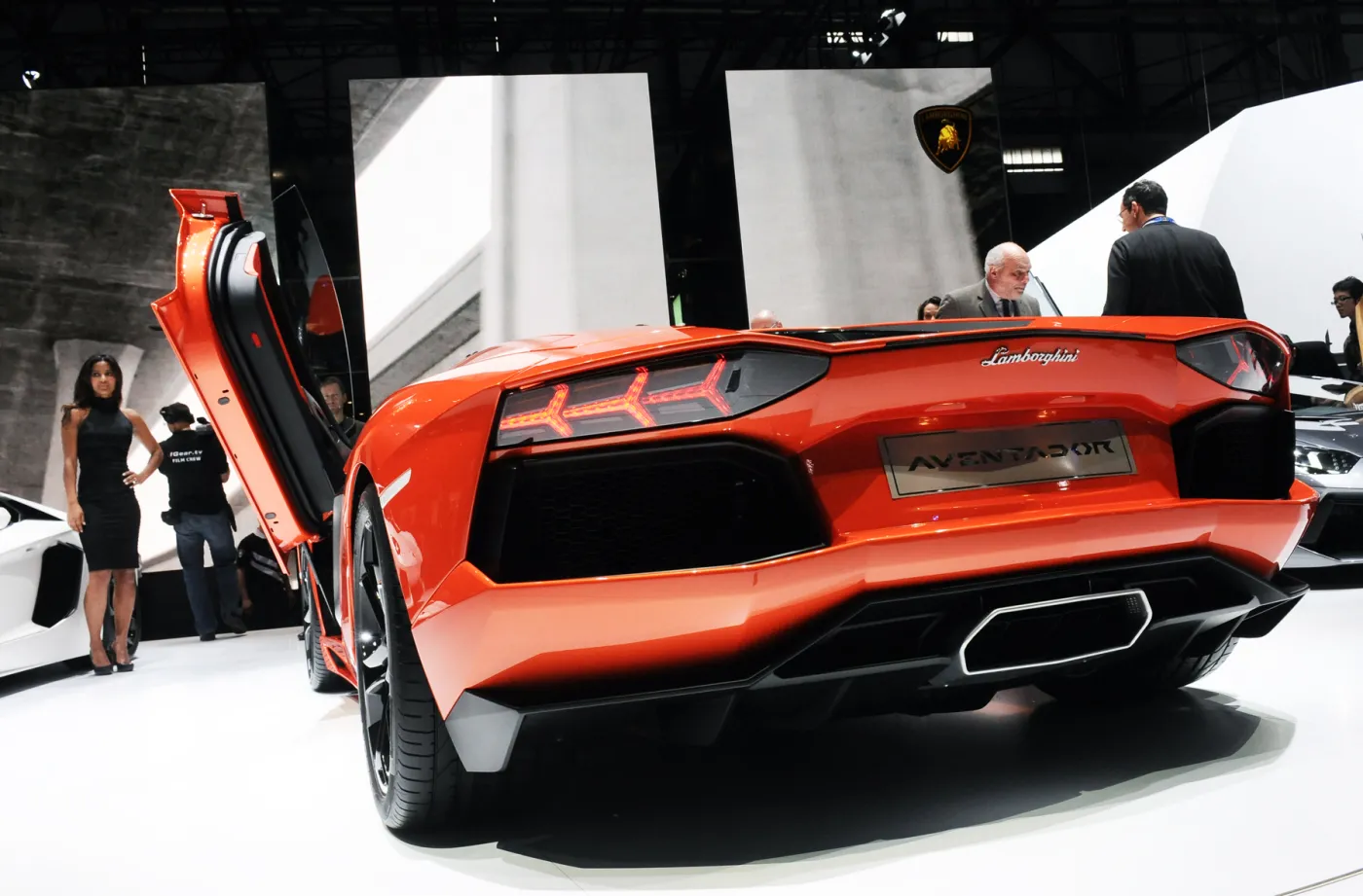 3309202-lamborghini-aventador.jpg