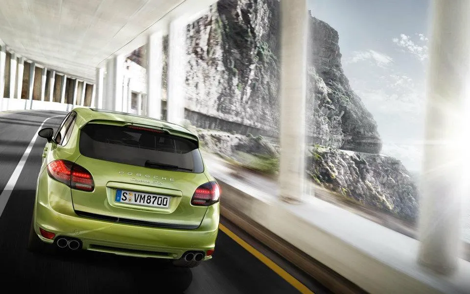 3341632-porsche-cayenne-gts.jpg
