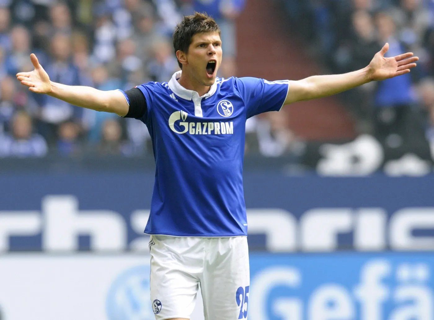 Bójka piłkarzy Schalke. Jones i Huntelaar skoczyli sobie do oczu