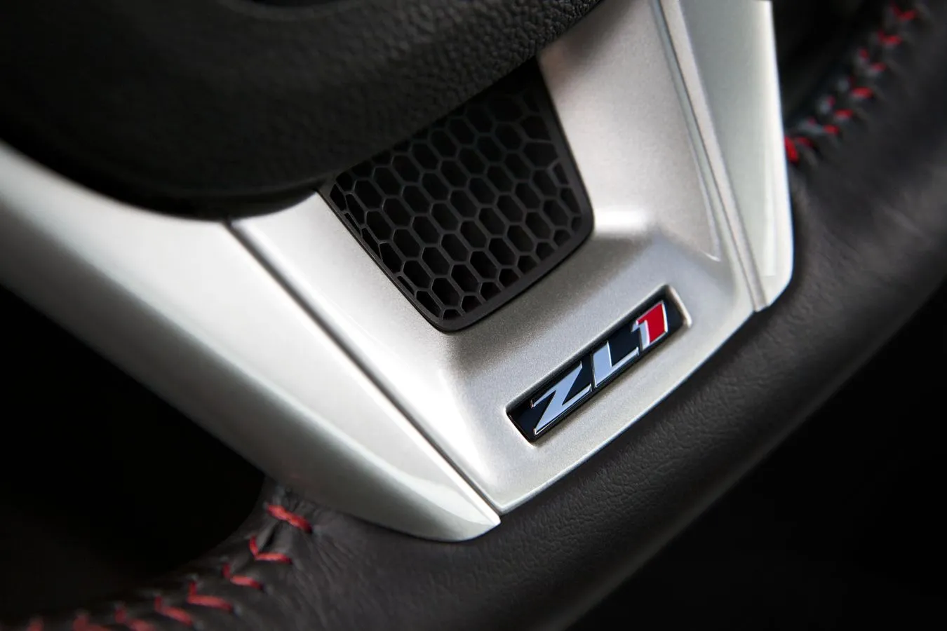 3148609-chevrolet-camaro-zl1.jpg