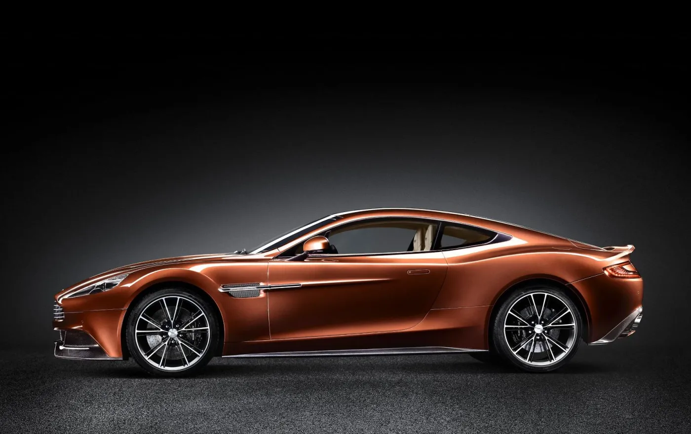 3673072-aston-martin-vanquish.jpg