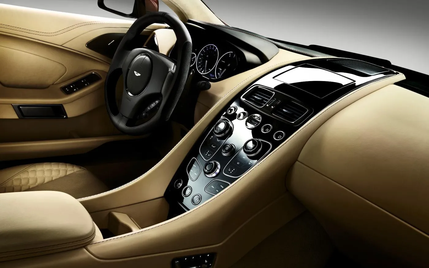 3673101-aston-martin-vanquish.jpg