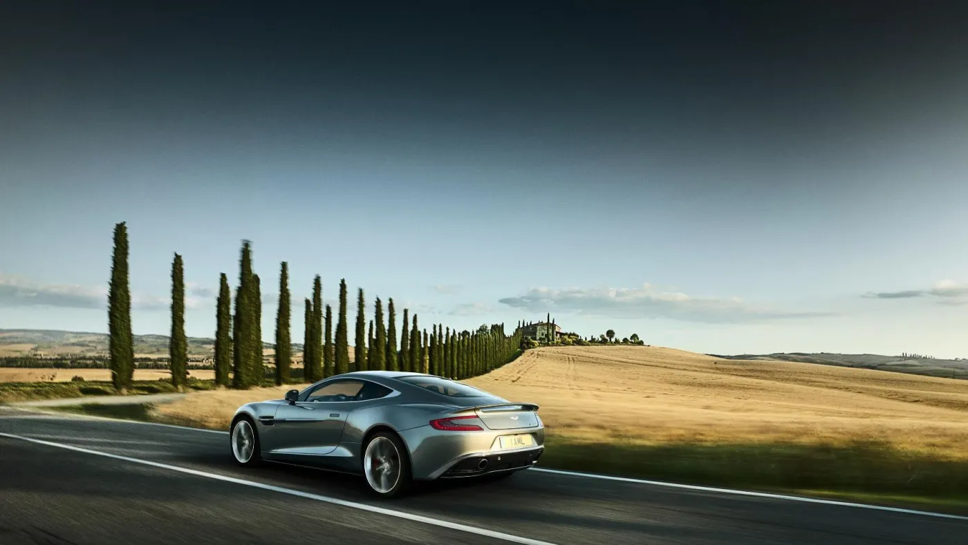 3673188-aston-martin-vanquish.jpg