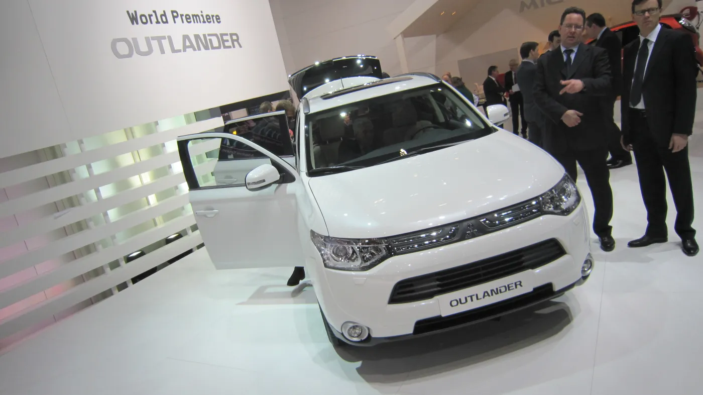 3186138-mitsubishi-outlander.jpg