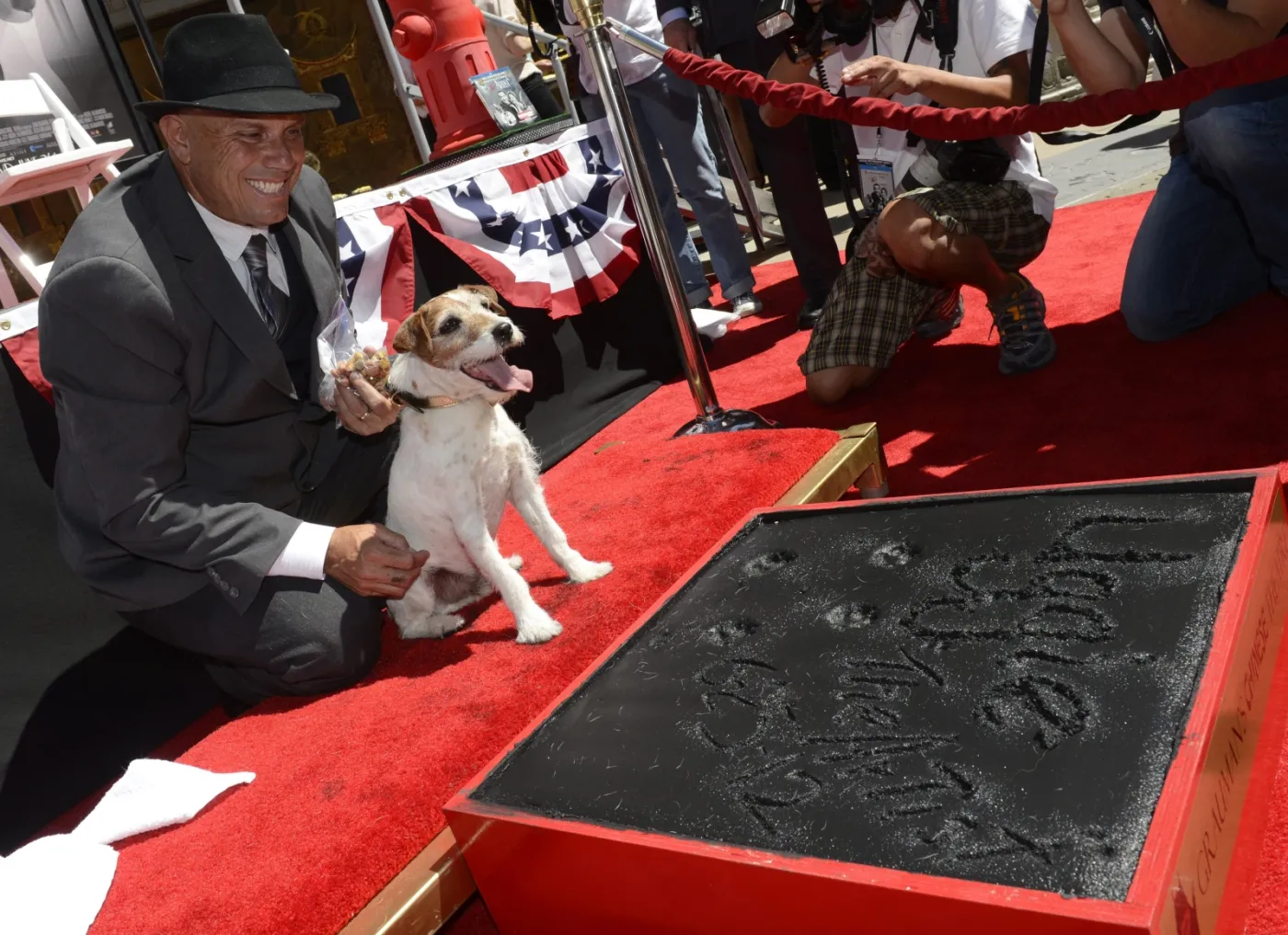 3696456-uggie-w-alei-gwiazd.jpg