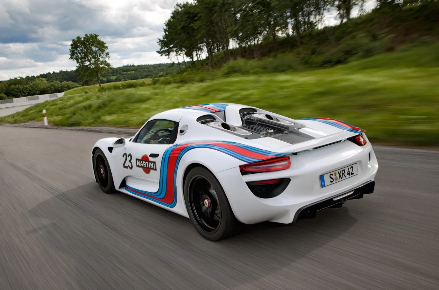 Zobacz rewolucyjną nowość Porsche za trzy miliony złotych