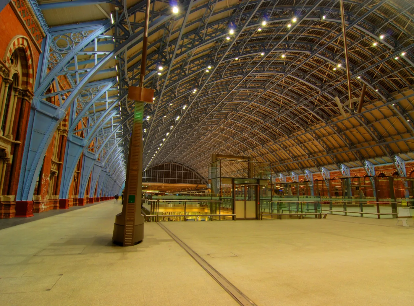 3577295-king-s-cross-station.jpg