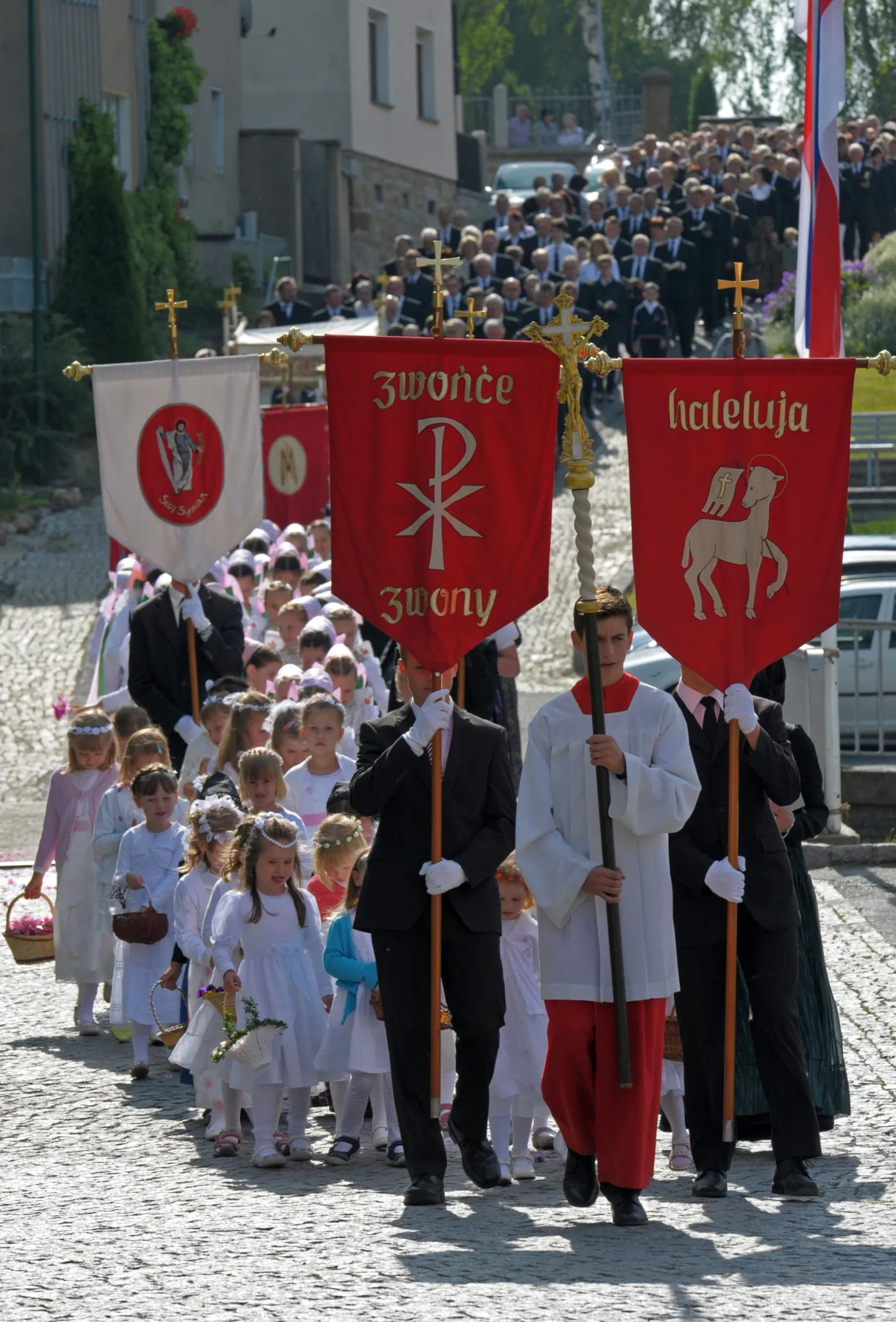 3615237-procesja-boze-cialo.jpg